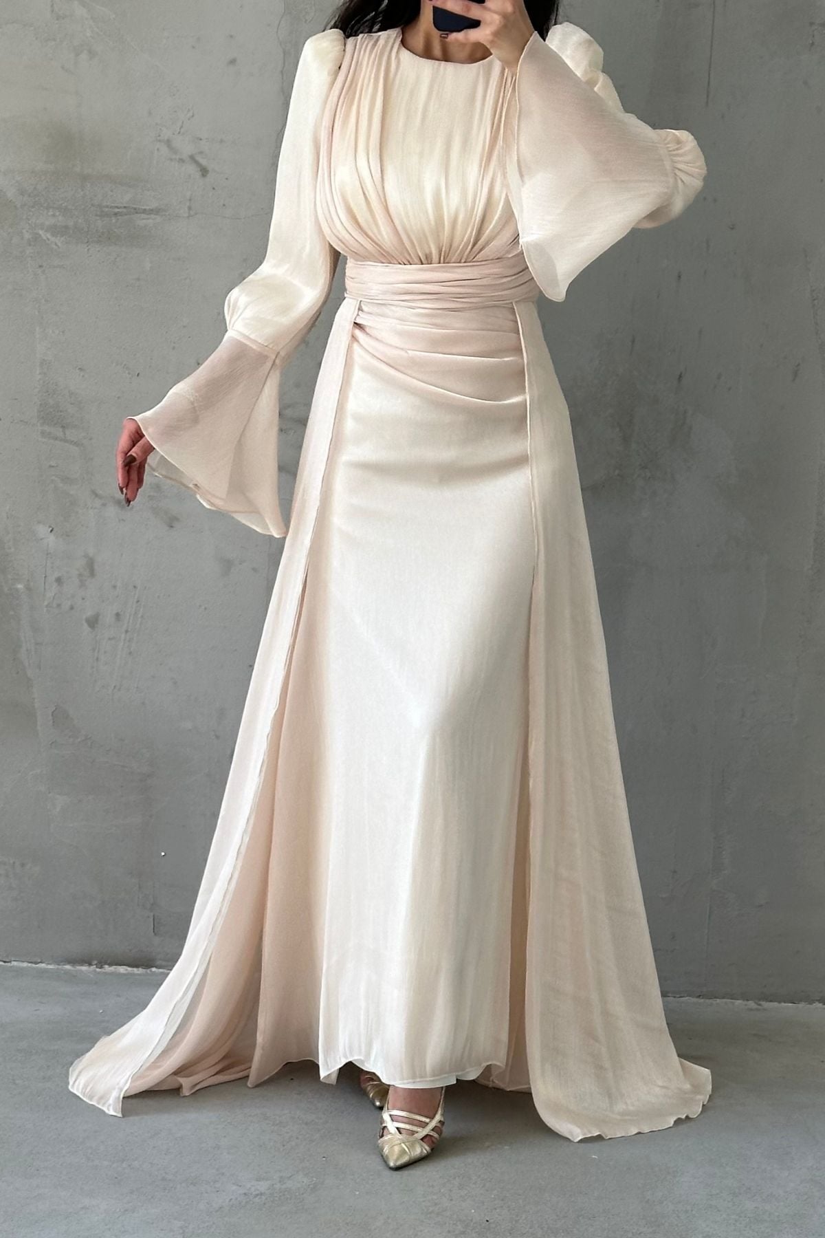 Drape Ve Pelerin Detaylı Janjan Tesettür Abiye Ekru