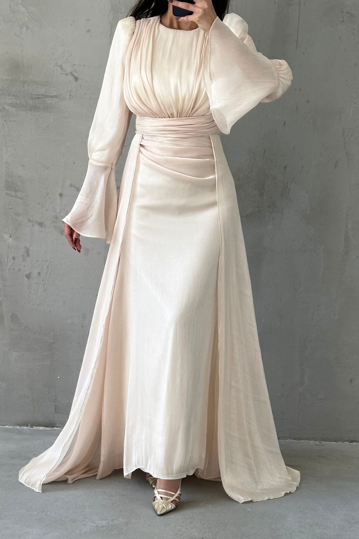 Drape Ve Pelerin Detaylı Janjan Tesettür Abiye Ekru