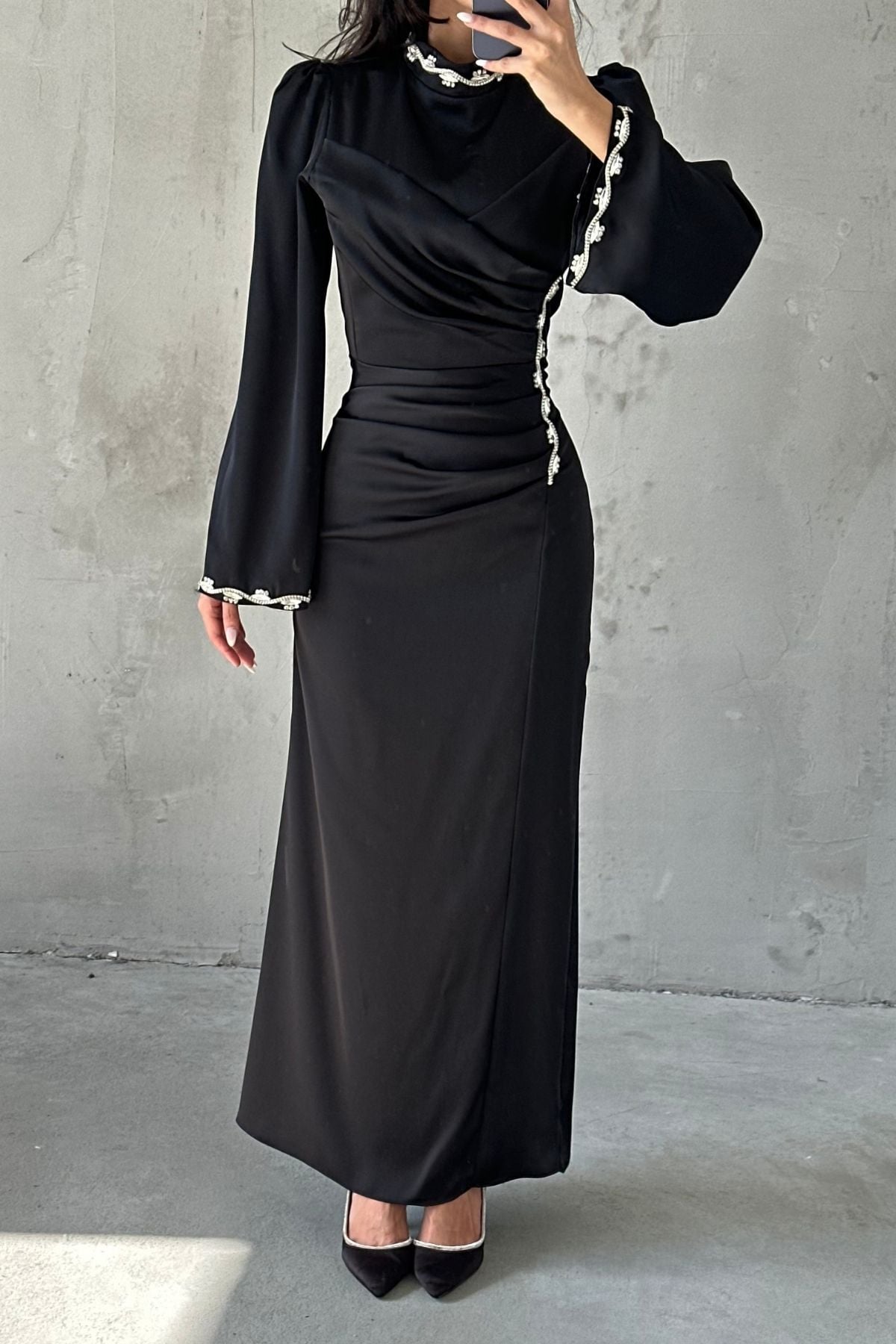 Eşsiz Drape Ve Taş Detaylı Saten Tesettür Abiye Siyah